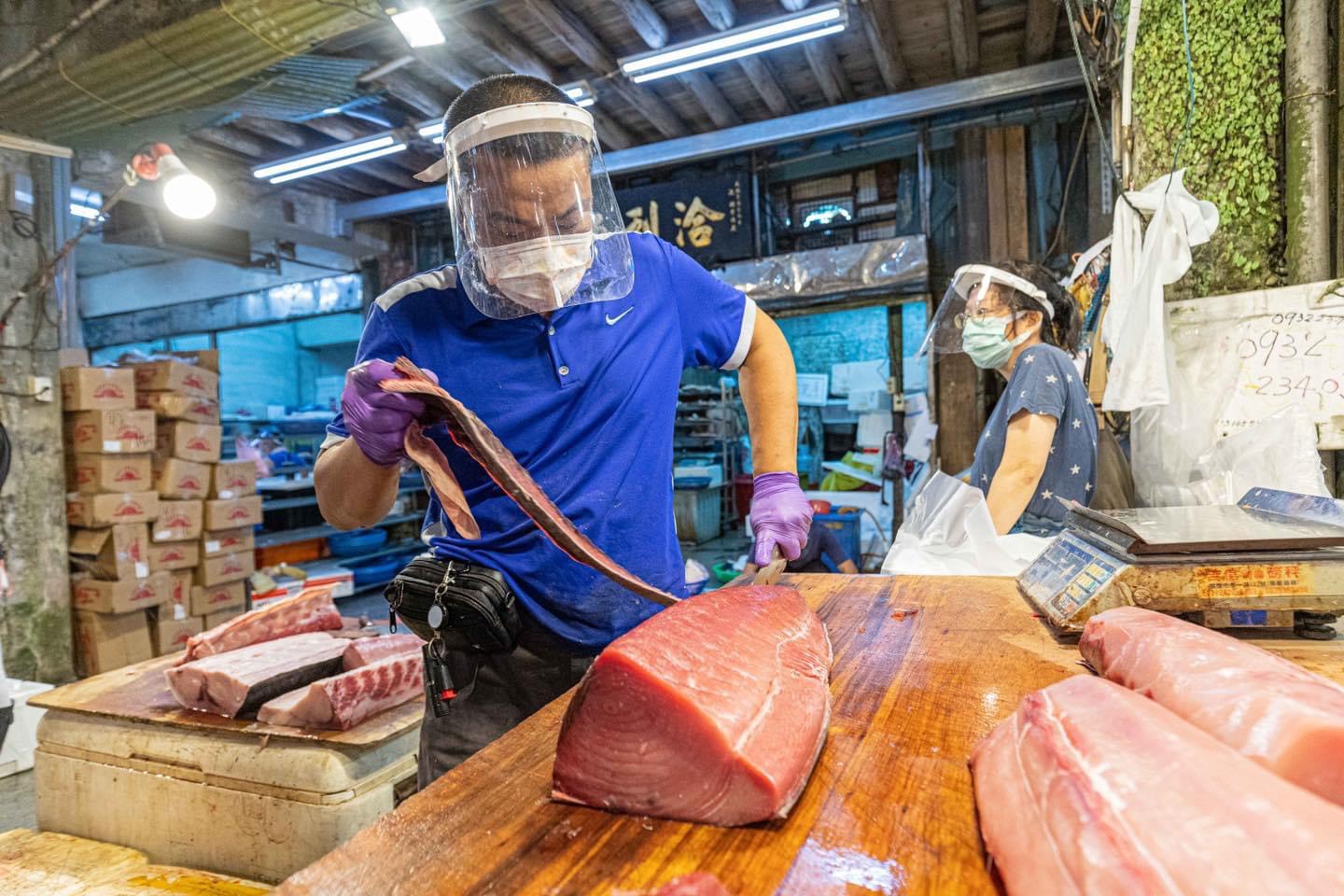 基隆崁仔頂漁市生意剩三成  林右昌：一起加油期待解封到來!