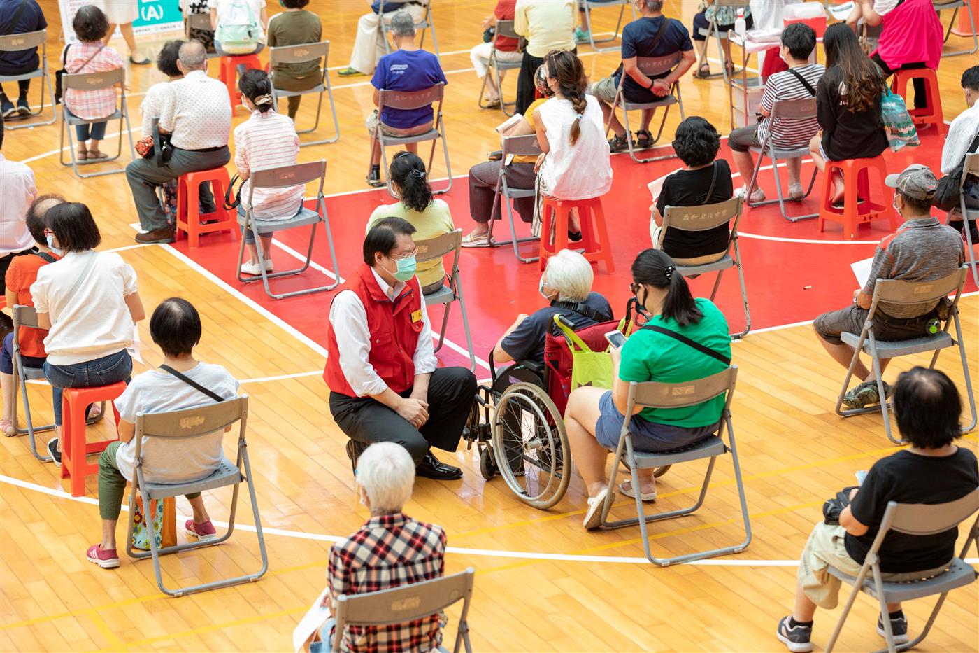 基隆長者疫苗施打率遠高於全國平均 林右昌：市府完善流程規劃是關鍵