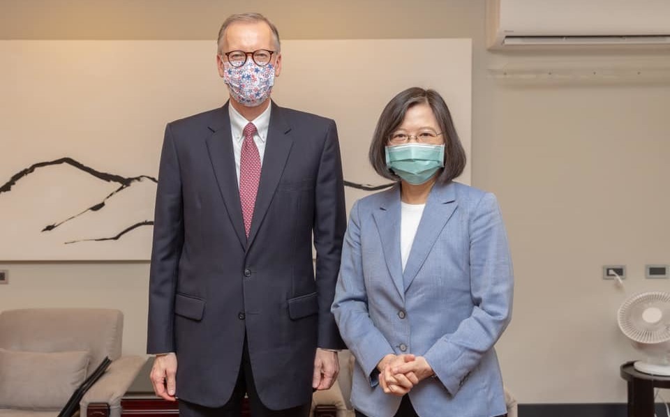 酈英傑即將卸任返美 蔡英文接見感謝對台美關係的貢獻 | 政治 - Vimarsana News