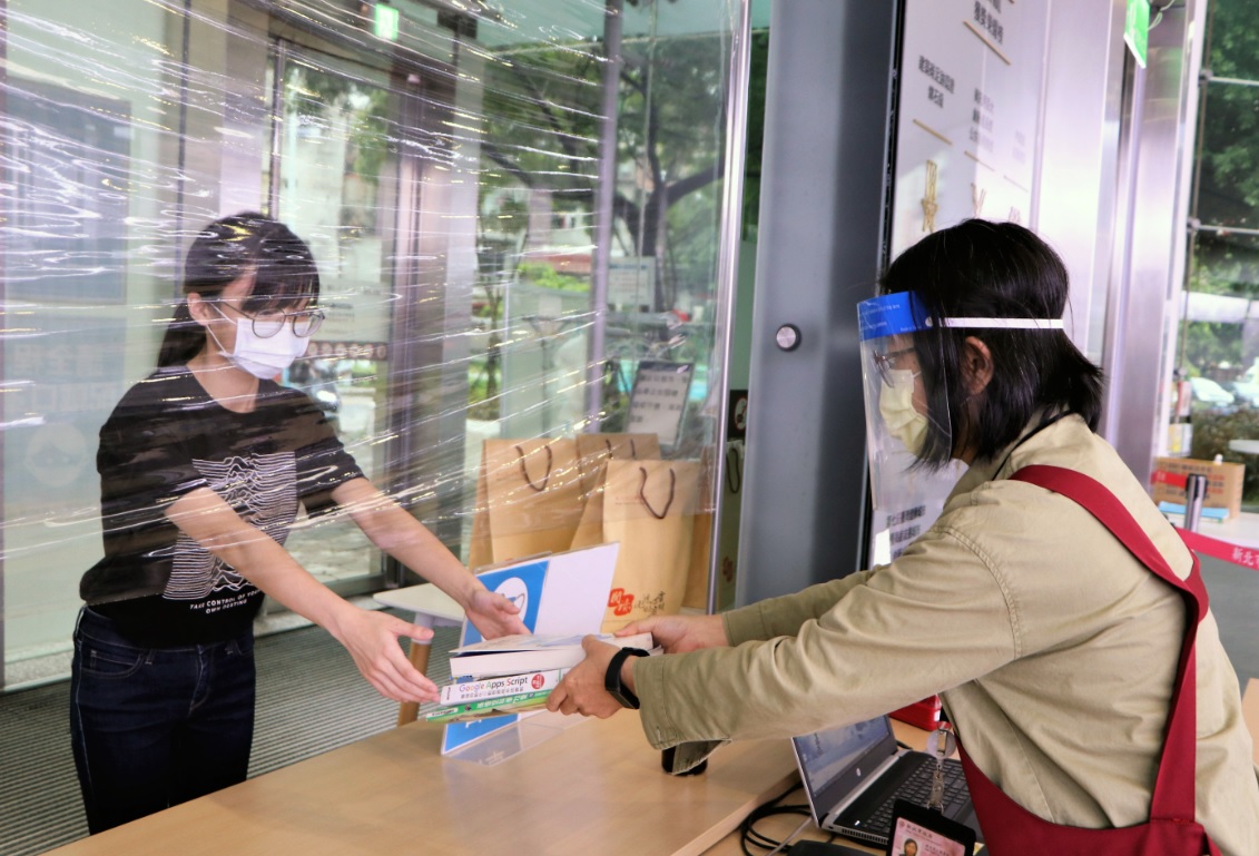 新北市圖「閱讀微解封」！  預約取書、宅配外送、外帶自取服務上路