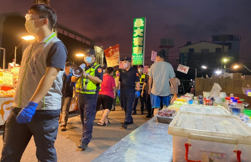 不甩黃偉哲！台南夜市重開第一天｢12人群聚打麻將｣南市府罰3000元