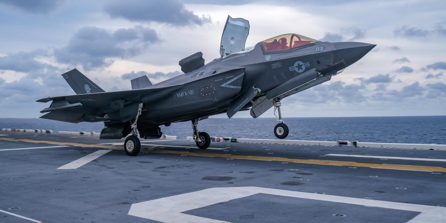 美軍東海秀肌肉！「F-35B閃電Ⅱ」操演空對地攻擊、短距離起飛