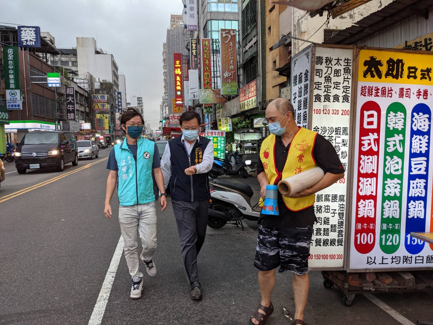 搶頭香逛中華夜市開了！台中市議員江肇國：把想念的味道帶回家