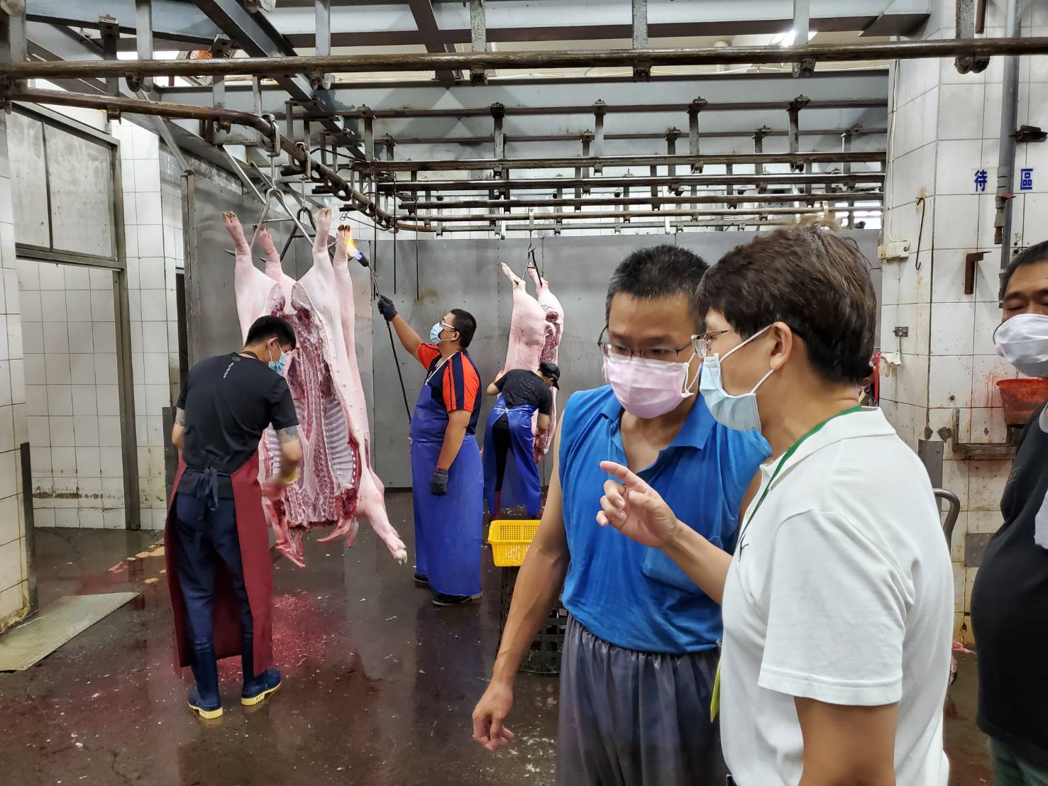鳳山肉品市場有人未戴好口罩  一個體戶遭裁罰並停業3天