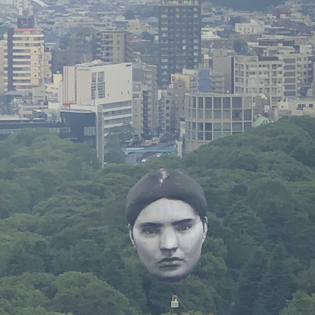 驚悚「巨型人頭」突漂浮東京上空！網嚇問：進擊的巨人嗎