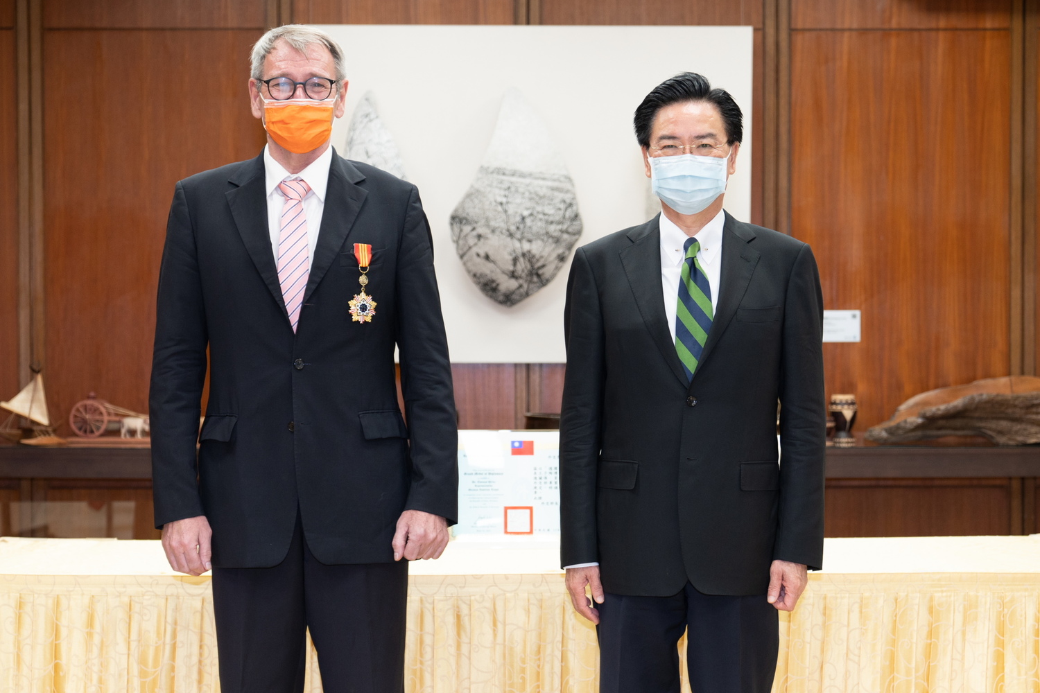 德國駐台代表王子陶將離任 吳釗燮頒贈「特種外交獎章」