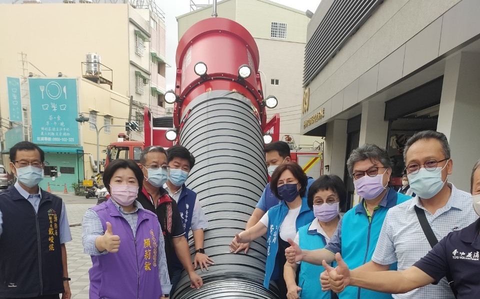 國民黨台中市議員促成 首輛排煙車「國雄號」投入救災 | 社會 | 新頭殼