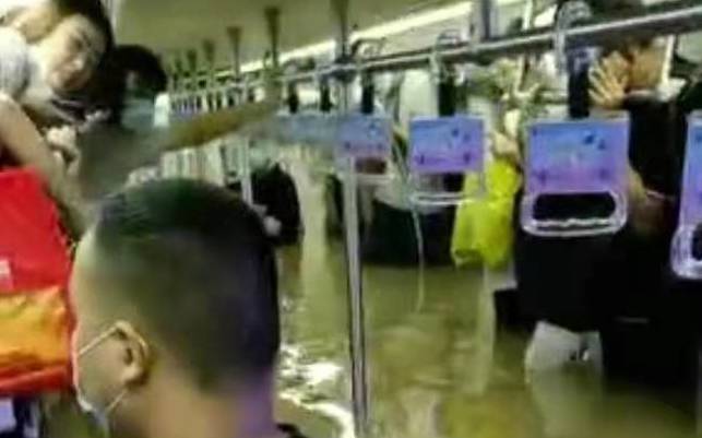 中國悲歌！鄭州水災罹難者家屬嘆：就是下班坐個地鐵 人怎麼就沒了 | 中國 - Vimarsana News