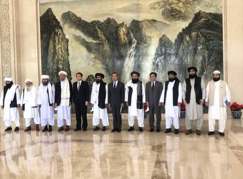 王毅7月28日在天津會見來訪的阿富汗激進組織神學士代表。   圖：翻攝Ahmer Khan推特