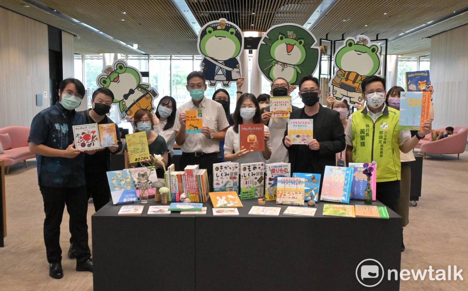 台日友好善的循環  台南市日本人協會贈日文繪本給市圖 | 政治 | 新頭