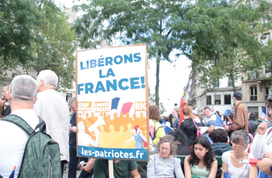 法國連續四週大規模示威遊行 23萬人反對「健康通行證」 | 國際 | 新