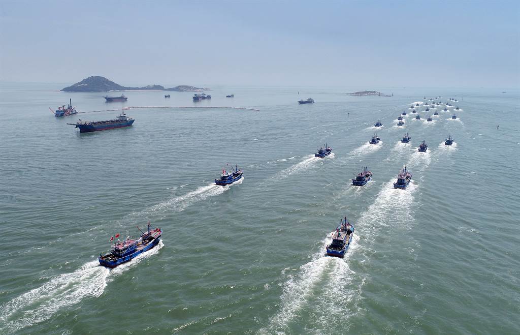 中國漁船進行捕撈頻頻越界，遭南韓扣押。（示意圖）   圖：翻攝新華網(資料照片)