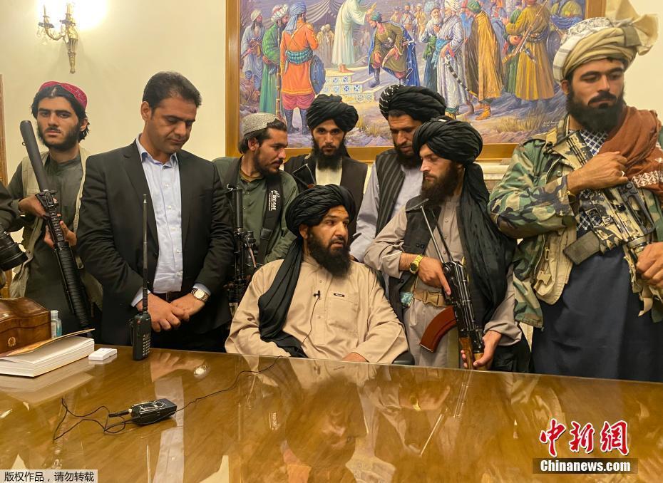 塔利班進駐阿富汗首都喀布爾總統府。   圖 : 翻攝自中新網