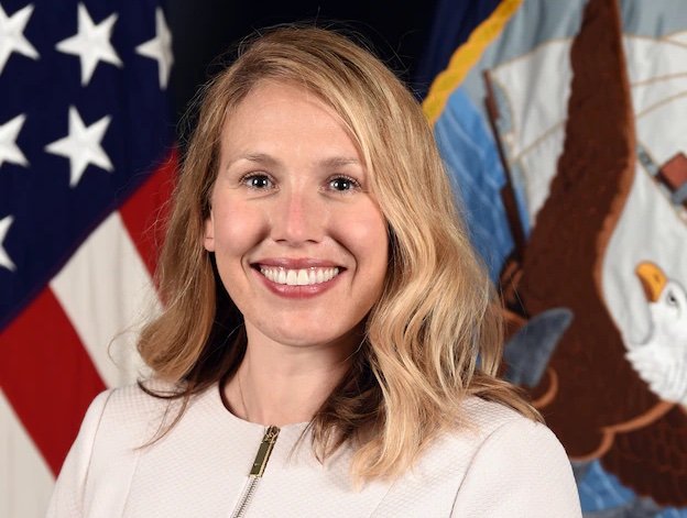 美國海軍部主管能源、設施和環境的助理部長梅雷迪思．伯傑(Meredith Berger)。   圖：翻攝U.S NAVY