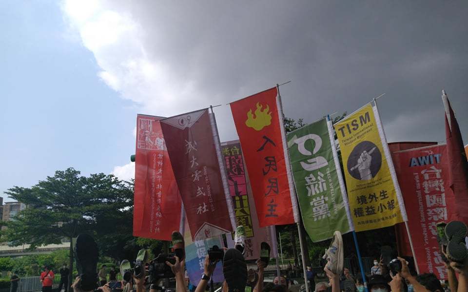 南鐵黃家遭強拆 20餘團體赴民進黨抗議：「人權立國」變「濫權禍國」 |