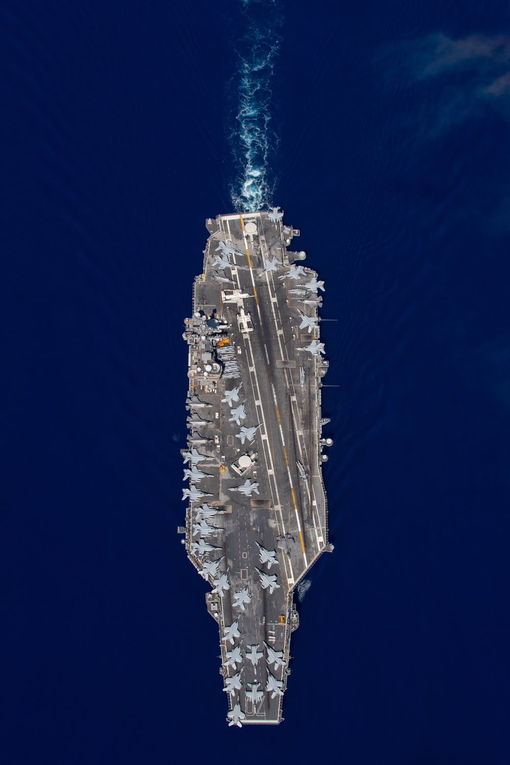 駐日美國海軍司令部26日在推特發布訊息，指航空母艦「卡爾文森號(CVN-70)」即將抵達日本橫須賀港。   圖：翻攝 在日米海軍司令部推特