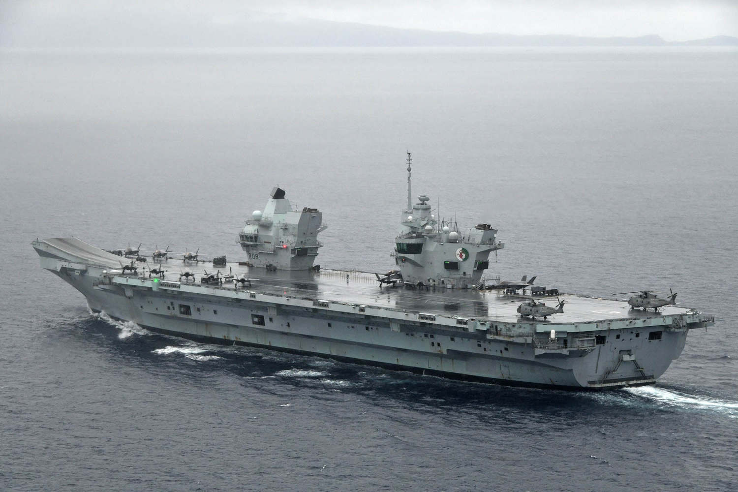 英國伊莉莎白航空母艦（圖）戰鬥群目前正與日本海上自衛隊、加拿大、荷蘭、美國海軍等聯合演練，以實現自由開放印度太平洋航行。   圖：翻攝自日本防衛省‧海上自衛隊臉書