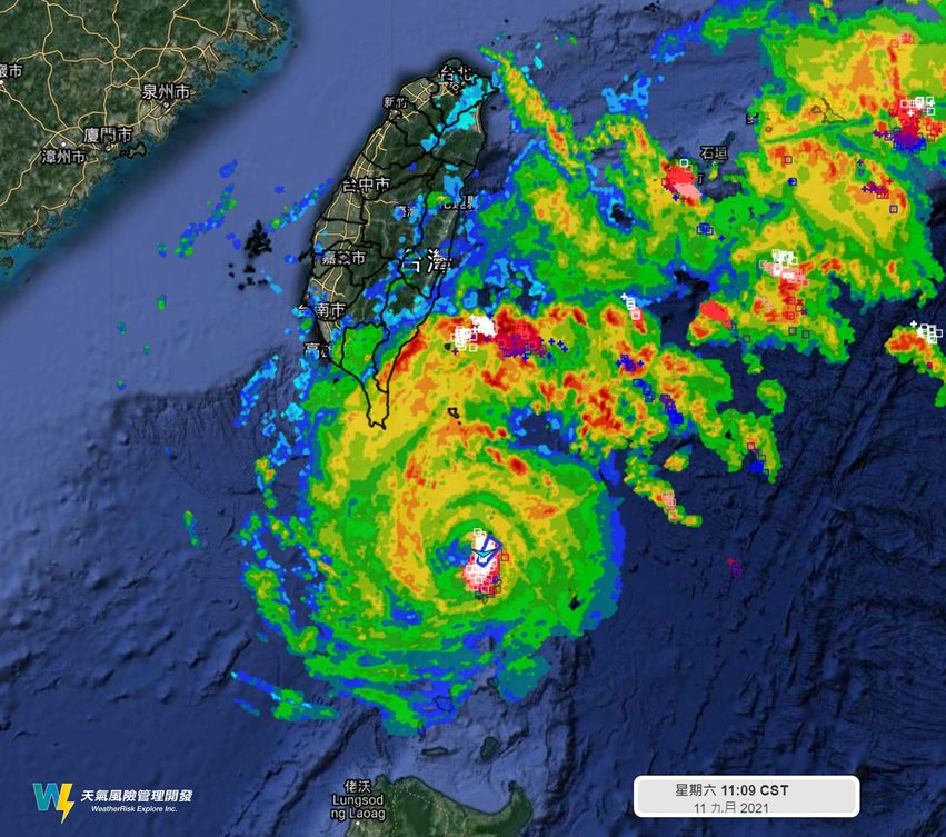 燦樹颱風暴風圈已經碰到台灣陸地。   圖：取自天氣風險 WeatherRisk臉書