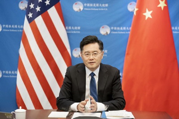 中國駐美大使秦剛放話威脅，台灣若繼續朝獨立之路走，可能將美國和中國這 2 大強權捲入軍事衝突。   圖：翻攝自中國駐美大使館（資料照）。