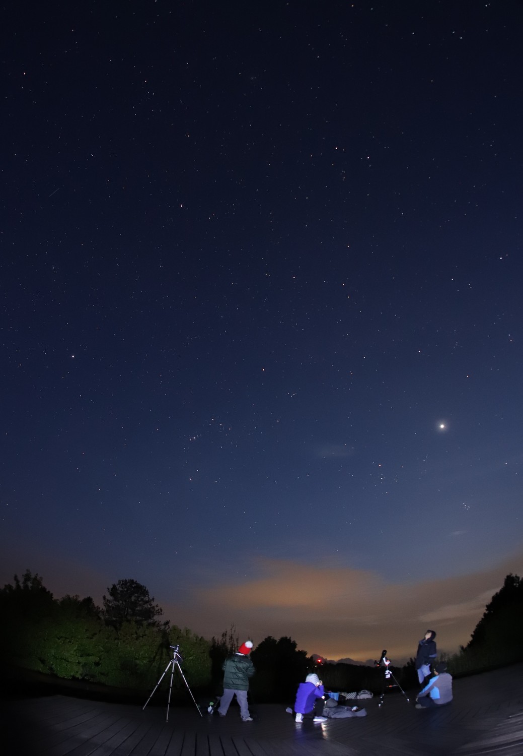 此次活動，夜間將至小笠原山觀景台使用天文望遠鏡觀察星空與銀河。   圖：嘉義林管處/提供