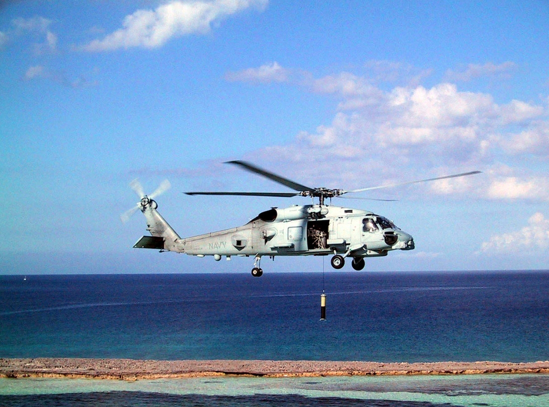 MH-60R海鷹為SH-60R升級版。可用於反潛、反艦等多重任務，並使用T-700-GE-401引擎。   圖：擷取自維基百科