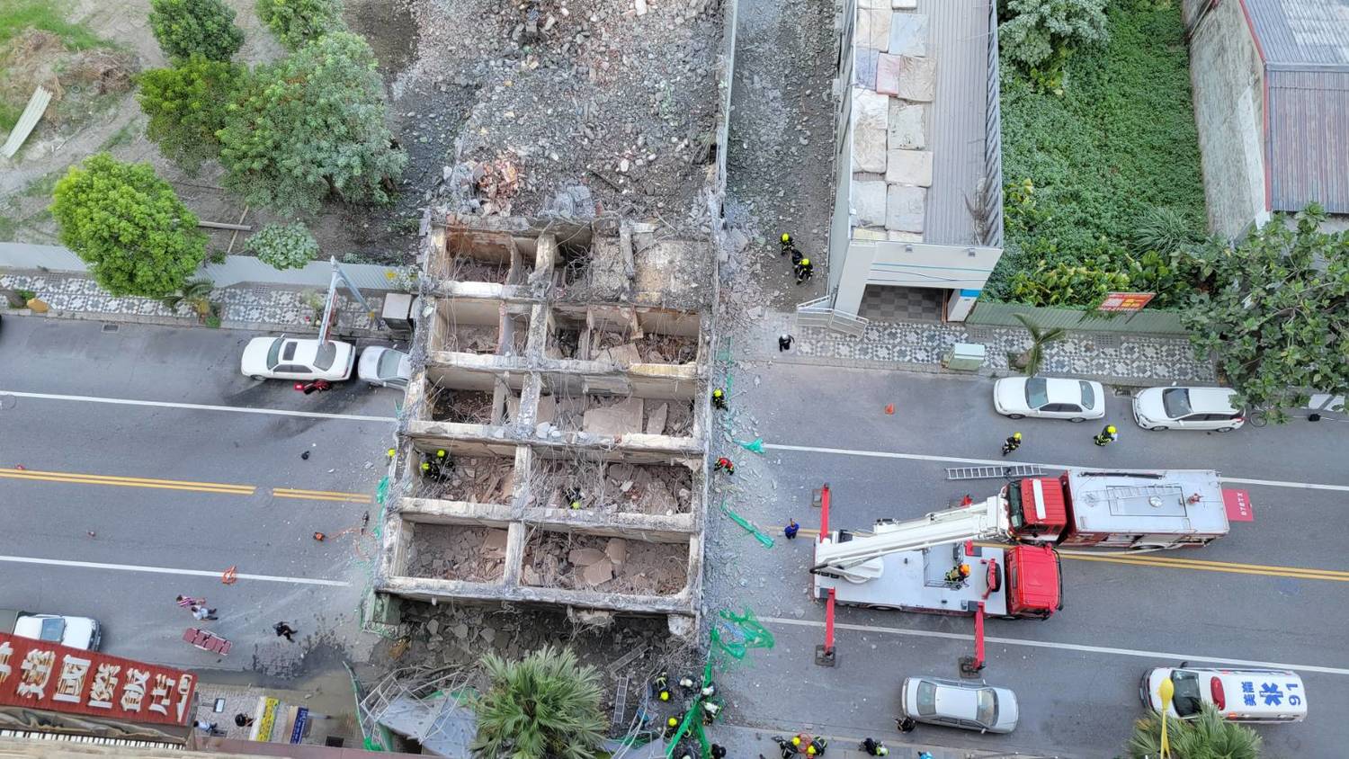 花蓮漫波飯店昨天在拆除中突倒塌。    圖 : 民眾 / 提供