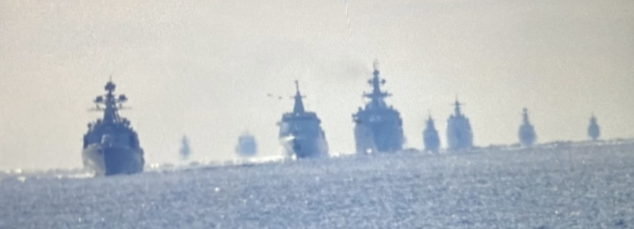 中俄艦隊經過日本位於本州和北海道之間的津輕海峽。   圖：翻攝自日本自衛隊官網