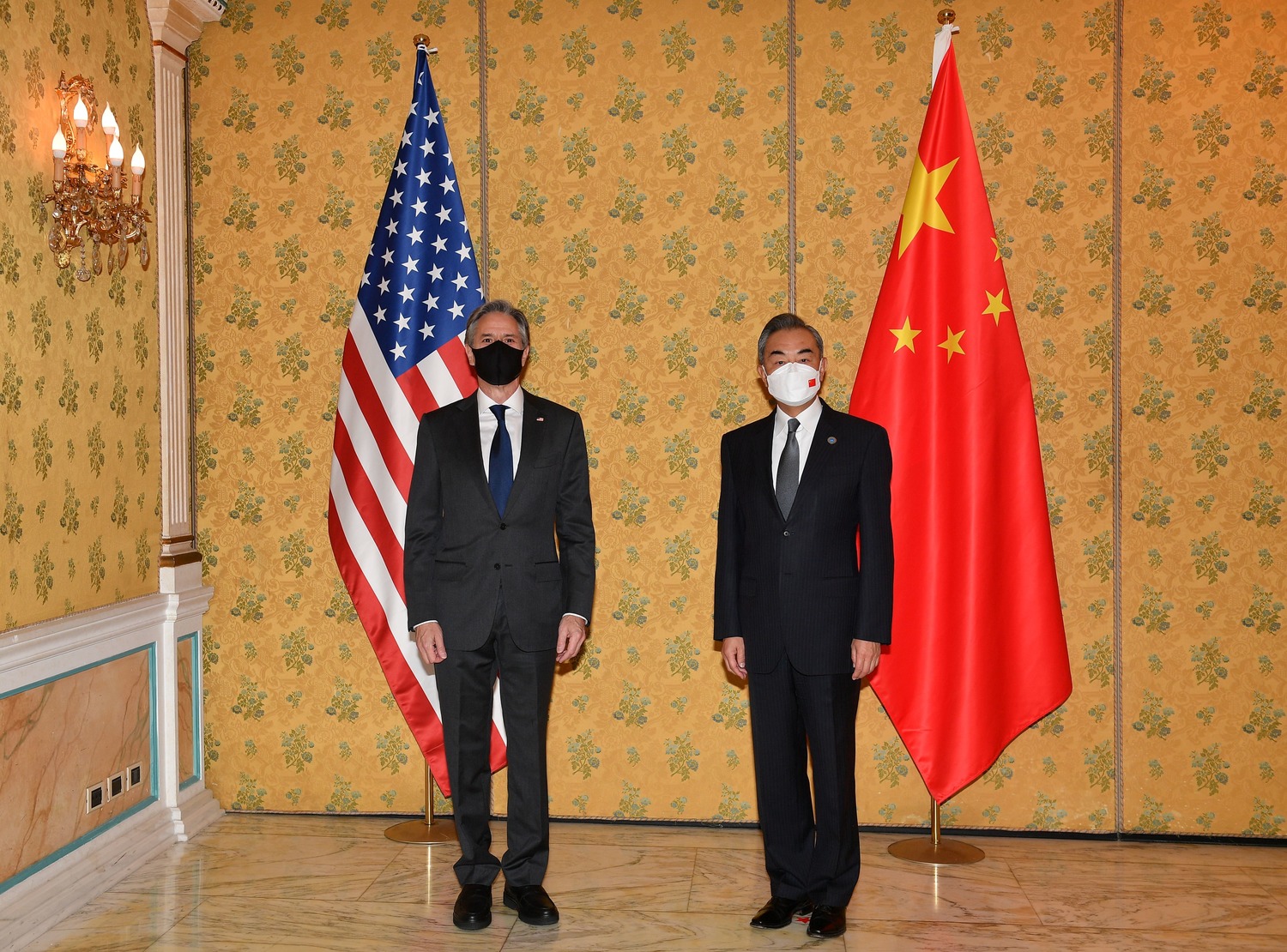 美國國務卿布林肯(左)與中國國務委員兼外長王毅。   圖：達志影像/路透社（資料照）