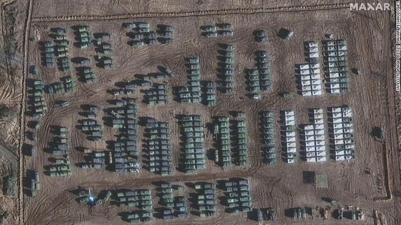 衛星照片顯示，11 月 1 日，在俄羅斯西部葉利尼亞，俄國混合兵種部隊進駐俄國與烏克蘭的邊界。   圖:翻攝自MAXAR衛星影像