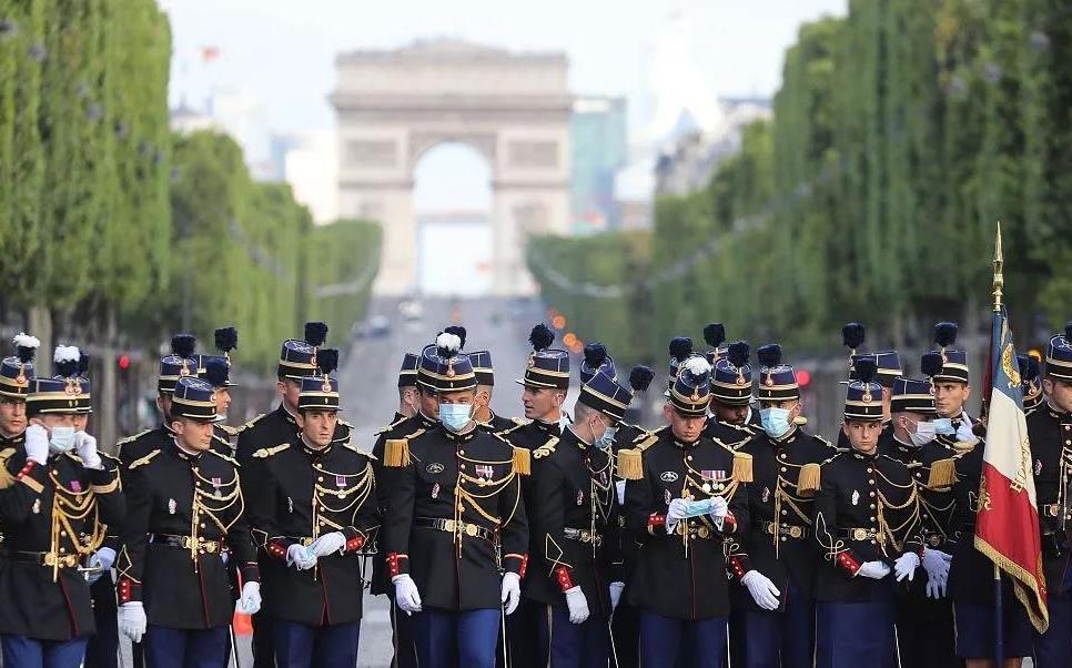 傳言法軍毛衣為中國製  法國防部發言人闢謠：與中國無關！ | 國際 |