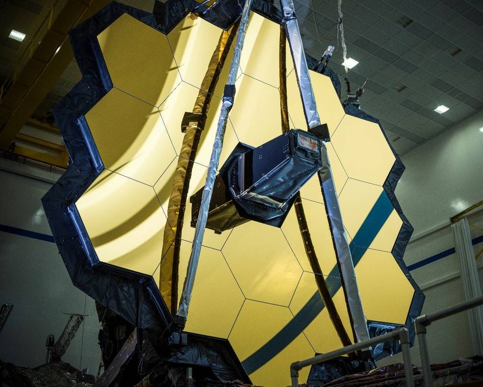 韋伯的主鏡寬6.5米，進入太空軌道展開之後，整個望遠鏡將會有一個網球場那麼大。   來源：美國太空總署（NASA）官網