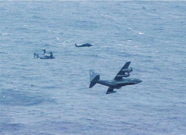 日本航空自衛隊與美軍特種作戰機進行搜救訓練演習。圖中由右至左分別為美軍MC-130J特戰運輸機、日本UH-60J救援直升機、美軍CV-22魚鷹傾轉旋翼機。   圖：翻攝航空自衛隊官網