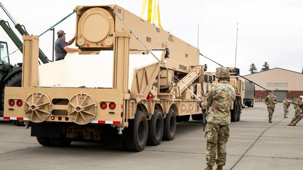 美國陸軍今年10月正式交付位於華盛頓的路易斯-麥克喬德聯合基地(JBLM)的「暗鷹」長程極音速武器(Long-Range Hypersonic Weapon，LRHW)。   圖：翻攝美國陸軍官網