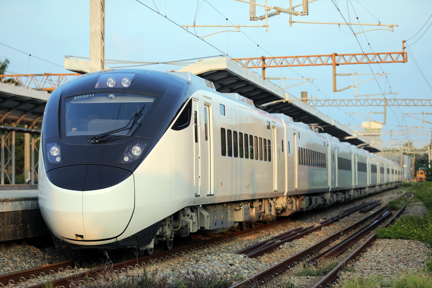 台鐵EMU3000型城際列車將全面加裝杯架（資料照）。   圖：交通部台鐵局／提供