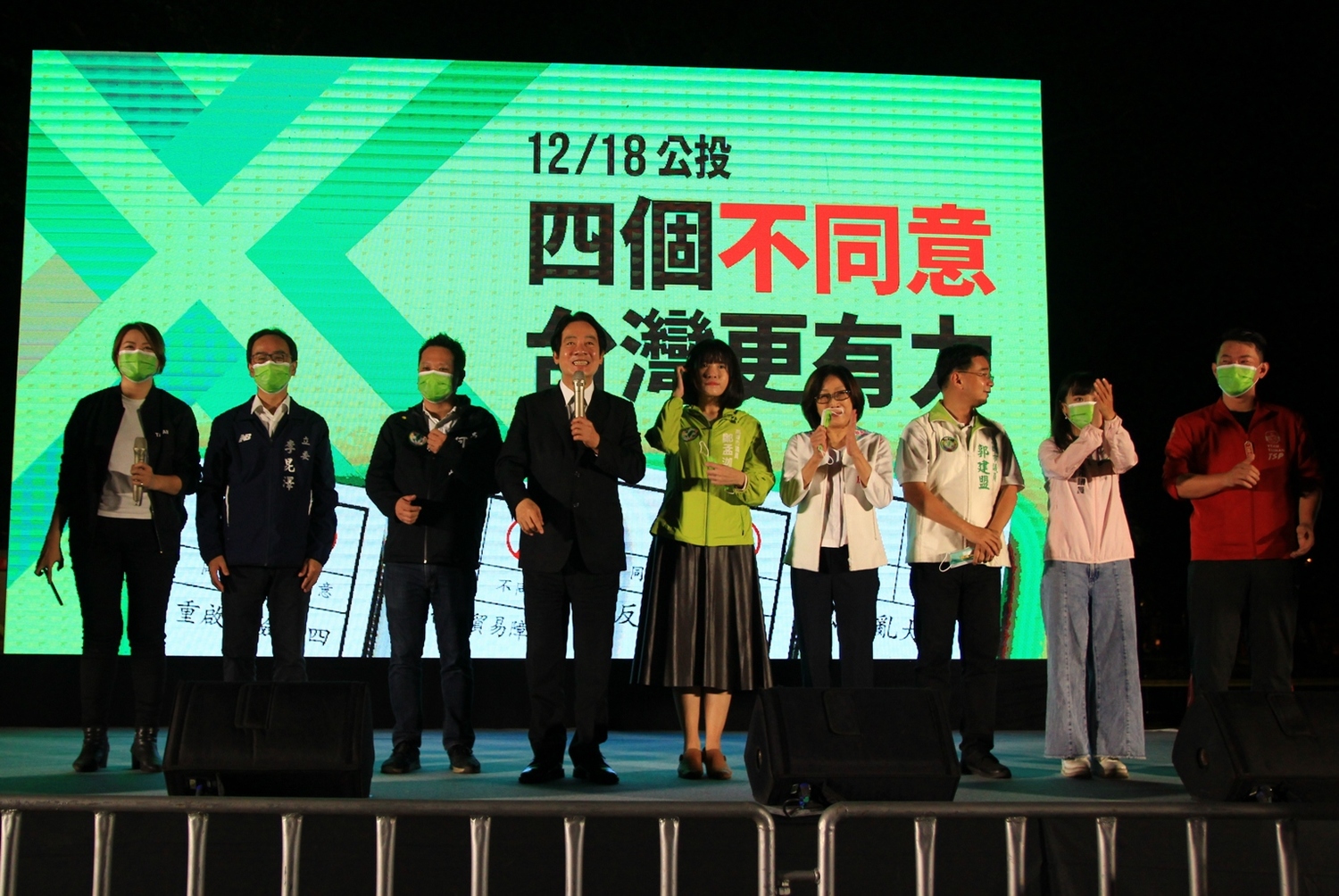 李昆澤(左二)舉辦宣講活動，賴清德(左四)來站台。   圖：民進黨高雄市黨部提供