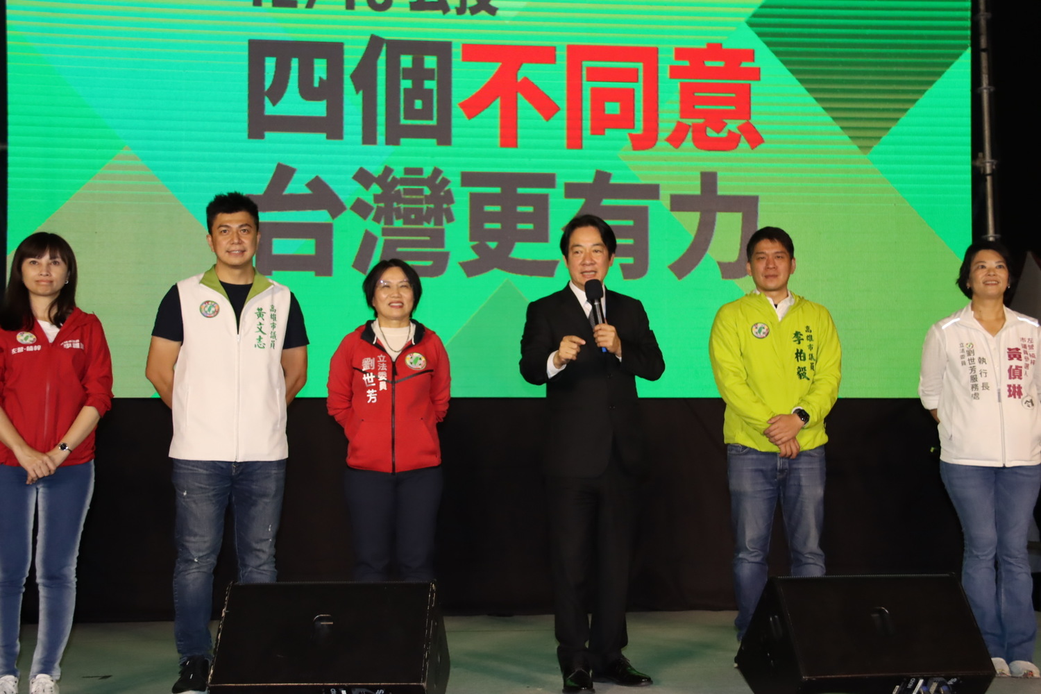 劉世芳(左三)宣講，賴清德(右三)站台。   圖：民進黨高雄市黨部提供