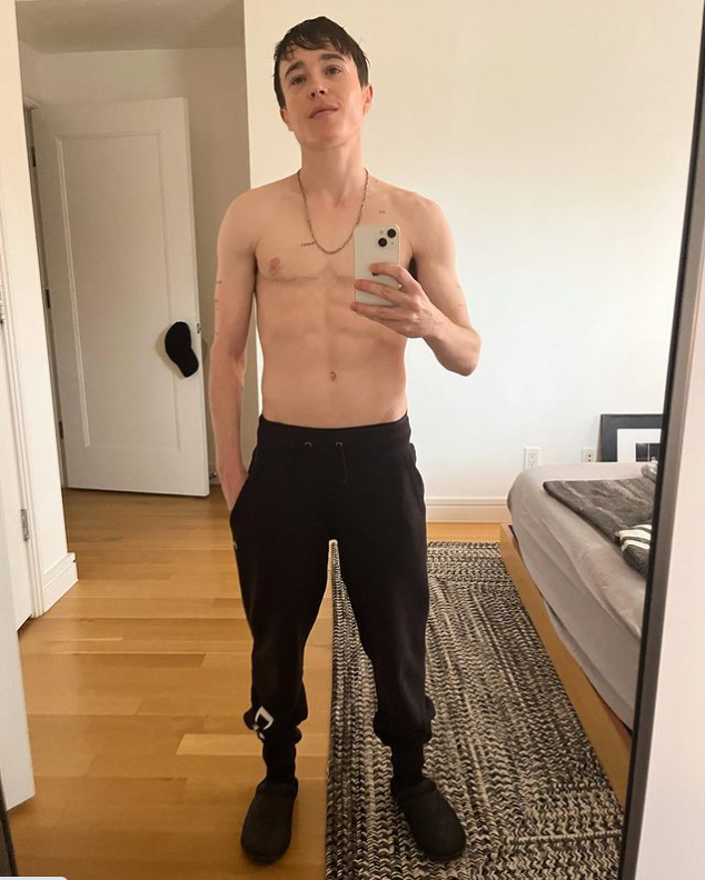艾略特佩吉在今年3月切除乳房，日前他在IG曬出裸上身的自拍照，秀出超結實8塊腹肌。   圖：翻攝自IG/elliotpage