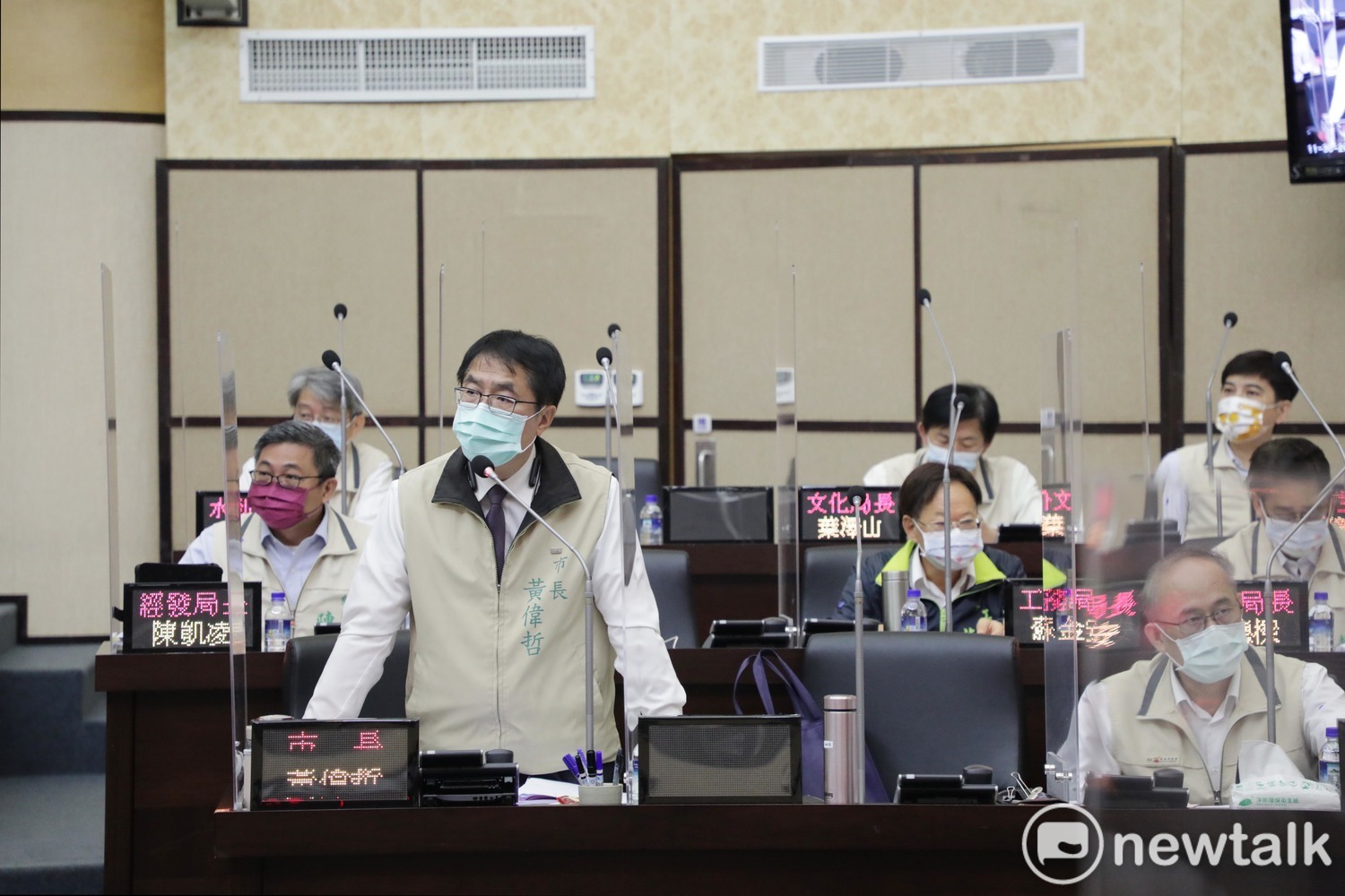 台南市議會第3屆第6次定期會於今日進行三讀議案第二、三讀會，台南市長黃偉哲率各局處首長列席。   圖：黃博郎／攝