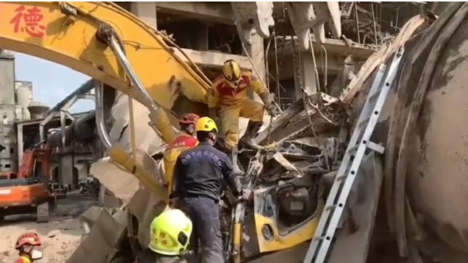 東南水泥廠拆除工程意外一死，國民黨批高市府螺絲鬆了。   圖：民眾提供