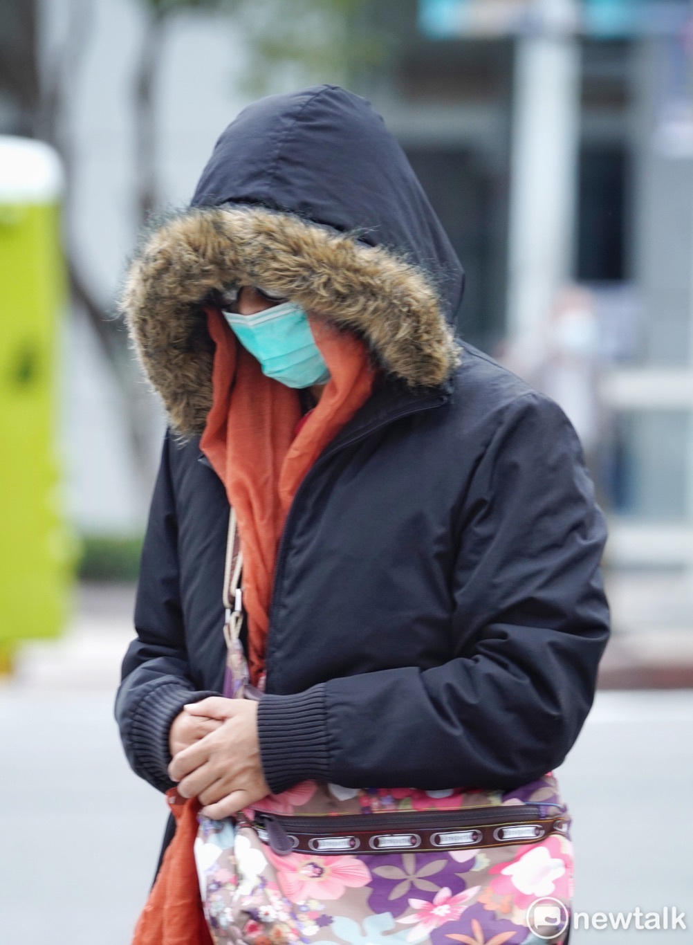 氣象專家吳德榮表示，受到乾冷空氣及輻射冷卻影響，明日起至4日北部低溫探10度(資料照)。   圖：張良一/攝