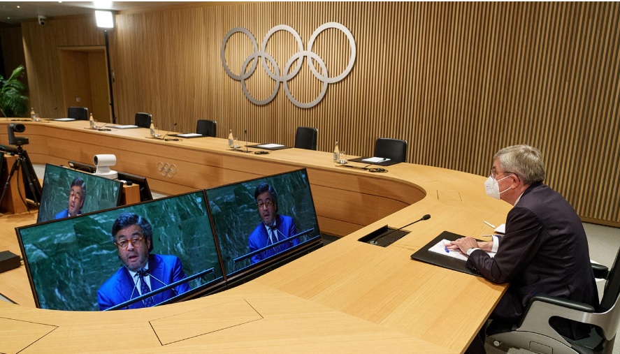國際奧運委員會主席巴赫2日加入第76屆聯合國大會會議視訊，鼓吹大家支持北京冬季奧運。   圖：翻攝自國際奧運委員會