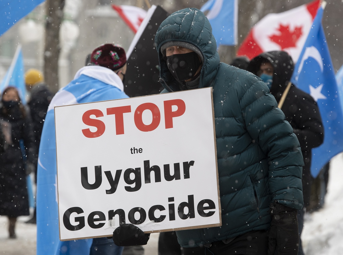 美國民眾風雪中呼籲停止迫害新疆維吾爾人。   圖：達志影像/美聯社