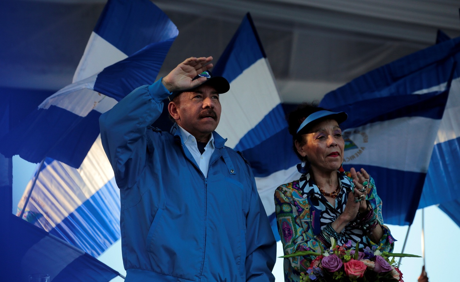 尼加拉瓜總統奧蒂嘉（左）與副總統妻子穆里略，被指以不當手段鎮壓反對者，才贏得11月的大選。   圖：達志影像/路透社