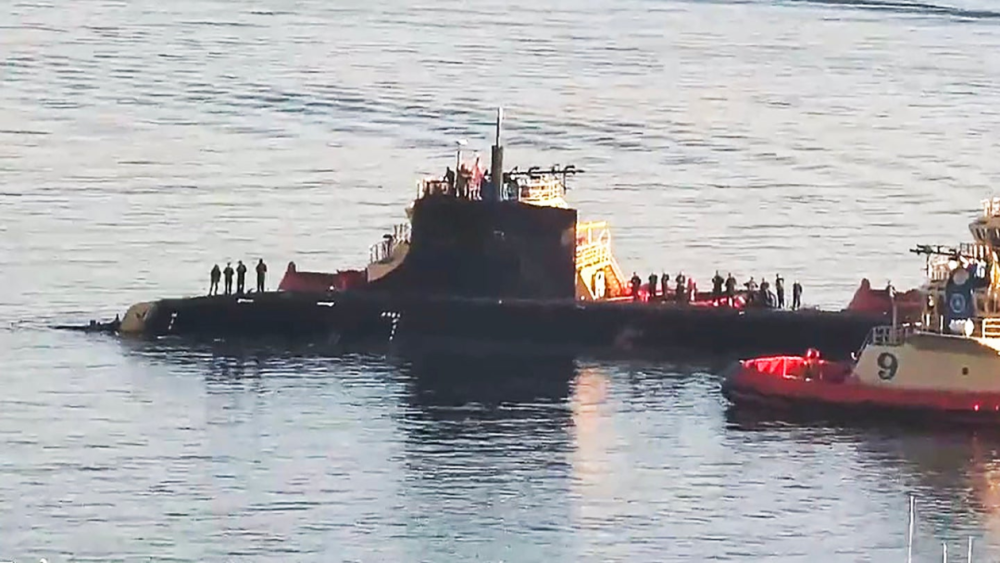 美國海軍核潛艇「康乃狄克」號出現在加州的聖地牙哥港，幾乎可以肯定是這艘潛艇是以上浮姿態航行至此。   圖 : 翻攝自SanDiagoWebCam