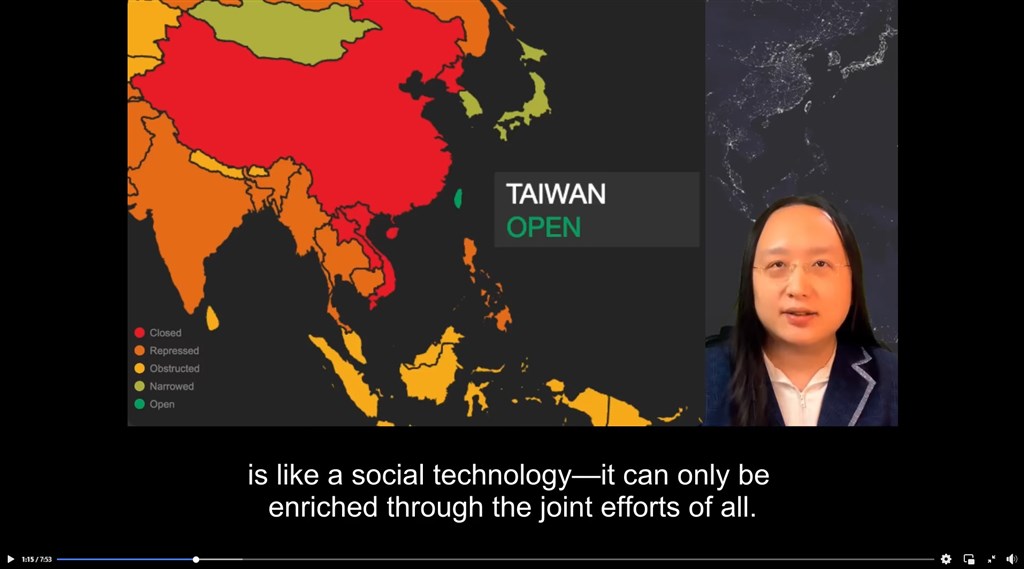 行政院政務委員唐鳳日前在民主峰會，簡報時使用一張將台灣及中國標為不同顏色的地圖，後來在白宮要求下，唐鳳視訊畫面被剪掉，只剩下聲音。    圖：翻攝自facebook.com/shu.w.zhengwei