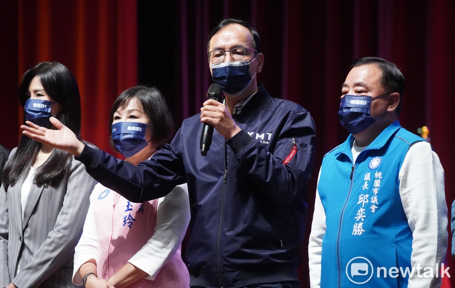 邱奕勝（右）傳出對國民黨中央突襲式徵召張善政感到很不滿。   圖：林昀真／攝（資料照）