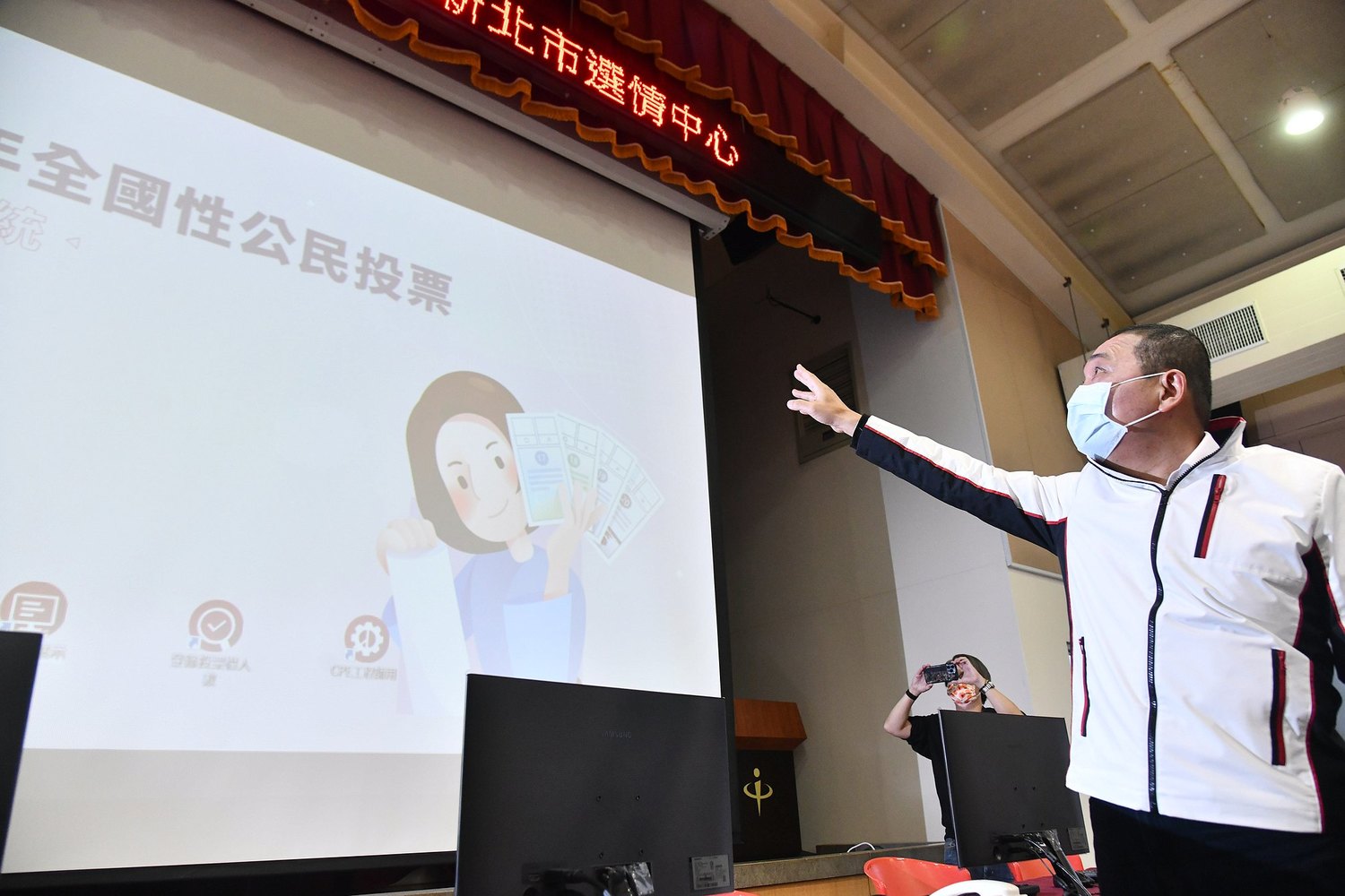 侯友宜呼籲民眾要勇於表達意見，鼓勵大家公投出來投票、做自己。 圖：新北市政府/提供