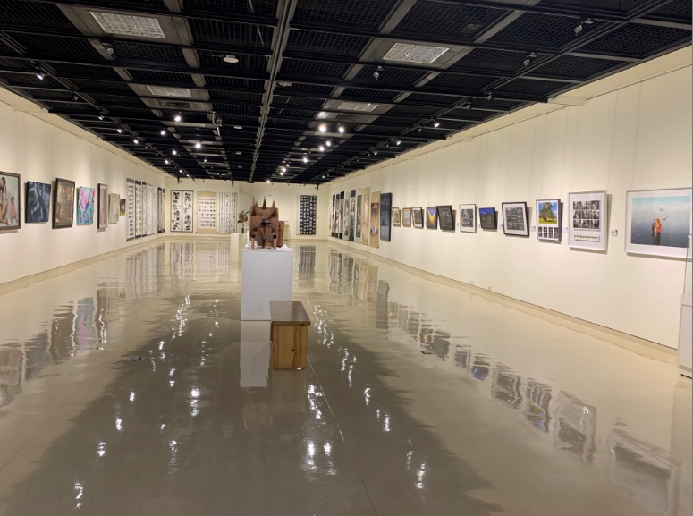 2021磺溪美展新北市巡迴展巡迴至新北市藝文中心展出，展期即日起至1月3日。   圖：新北市文化局提供