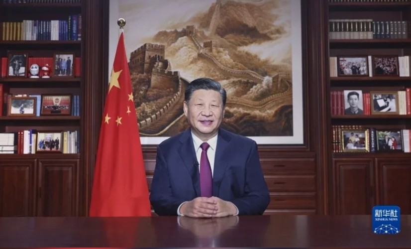 中國國家主席習近平在12月31日晚上發表2022年新年賀詞，全文1475字，完全沒有提到「台灣」2字，只輕描淡寫說「實現祖國完全統一是兩岸同胞的共同心願」。   圖：翻攝新華社