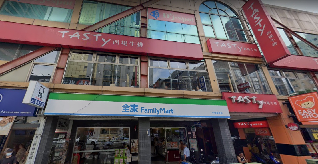 2名外籍移工9日在西堤牛排中壢中山店用餐染疫。   圖：翻攝Google Map